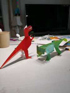 4月 幼儿作品 中一班 《折纸：恐龙》